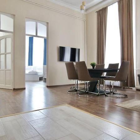 Premium Apartment By Hi5-Vaci Str. 3 Bedroom Budapest Esterno foto