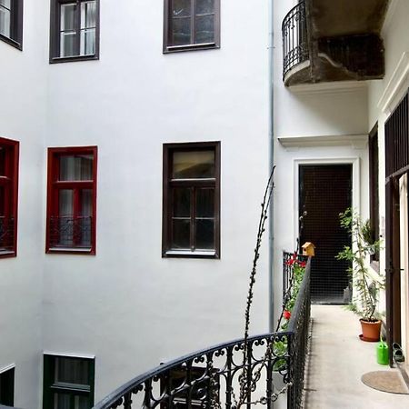 Premium Apartment By Hi5-Vaci Str. 3 Bedroom Budapest Esterno foto