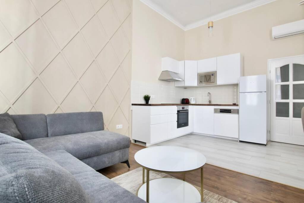 Premium Apartment By Hi5-Vaci Str. 3 Bedroom Budapest Esterno foto