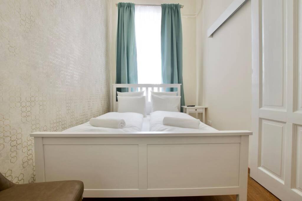 Premium Apartment By Hi5-Vaci Str. 3 Bedroom Budapest Esterno foto