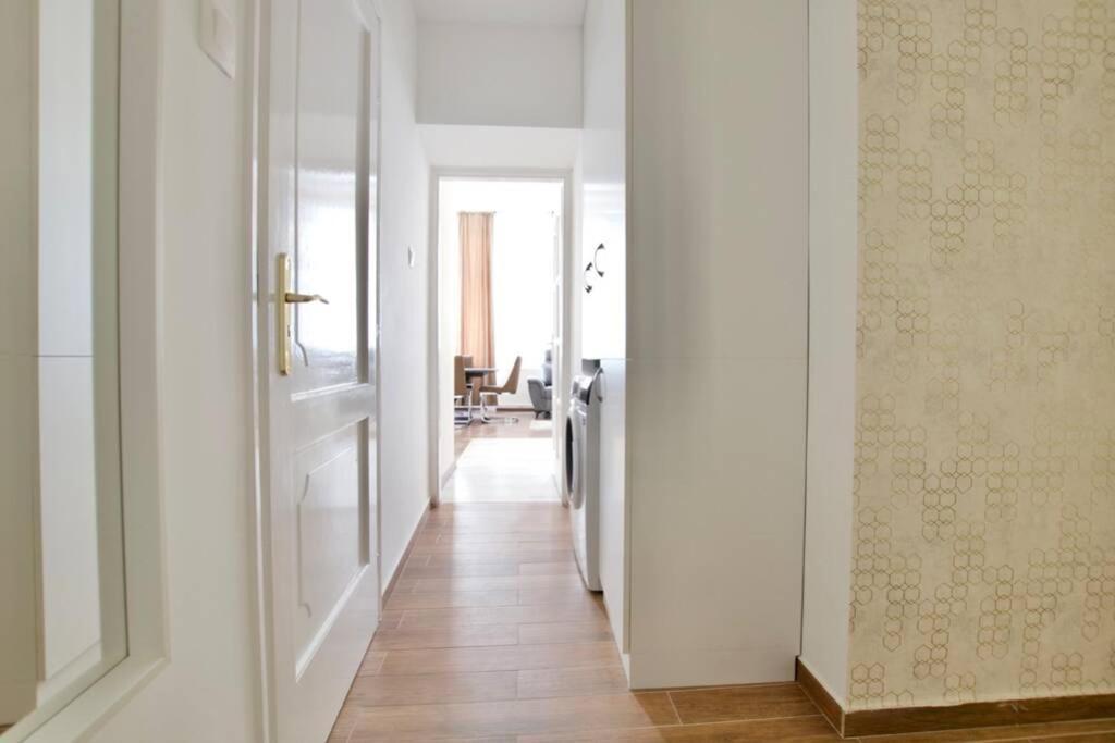 Premium Apartment By Hi5-Vaci Str. 3 Bedroom Budapest Esterno foto