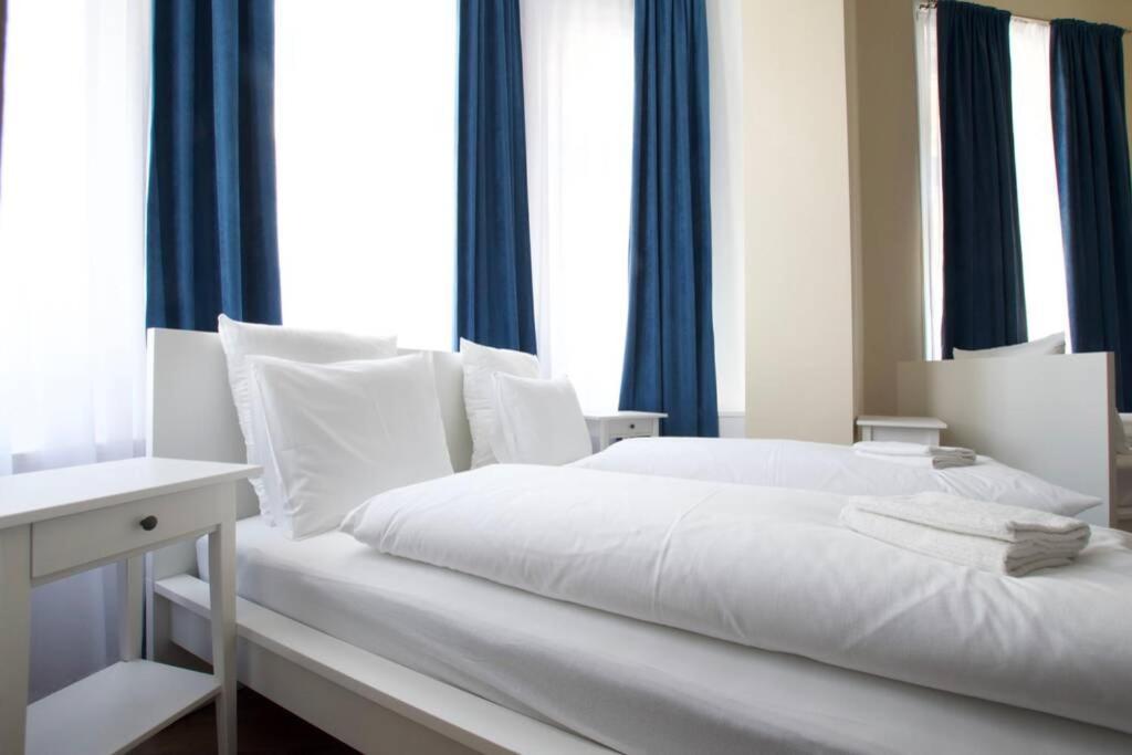 Premium Apartment By Hi5-Vaci Str. 3 Bedroom Budapest Esterno foto