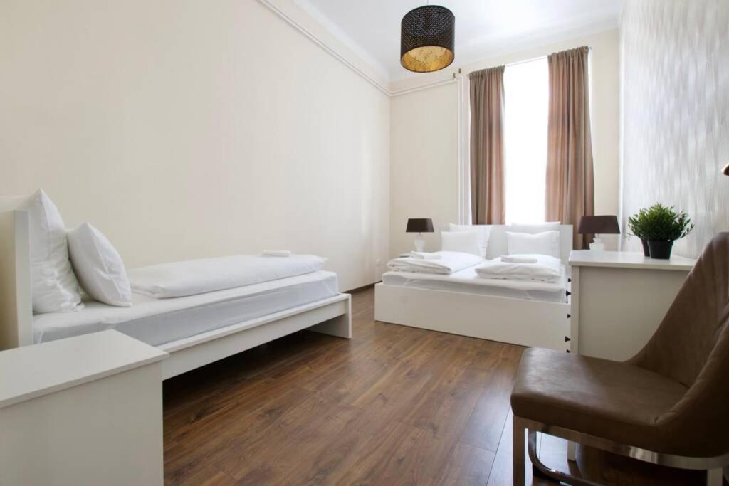 Premium Apartment By Hi5-Vaci Str. 3 Bedroom Budapest Esterno foto